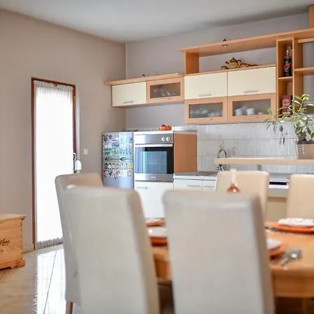 Apartment Mit *